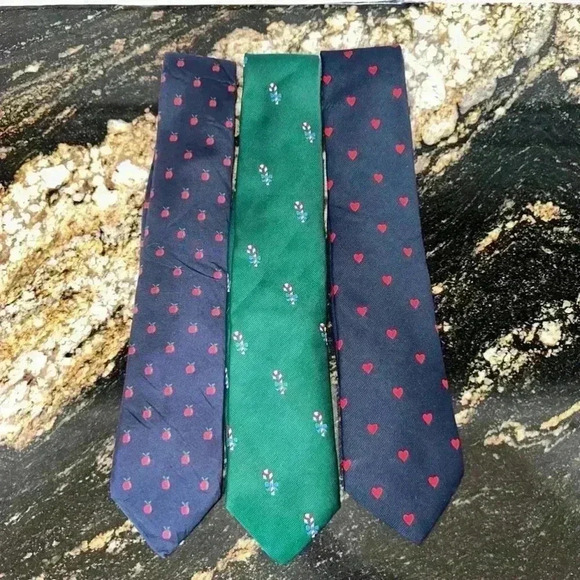 Lot of 3 Assorted Men’s Ties! One Silk, One from the 80s, & one for Christmas! - Picture 3 of 12